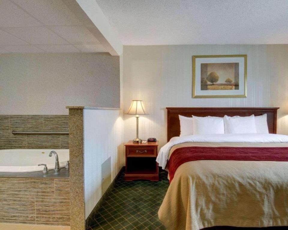 Comfort Foxboro - Mansfield Hotel 2*