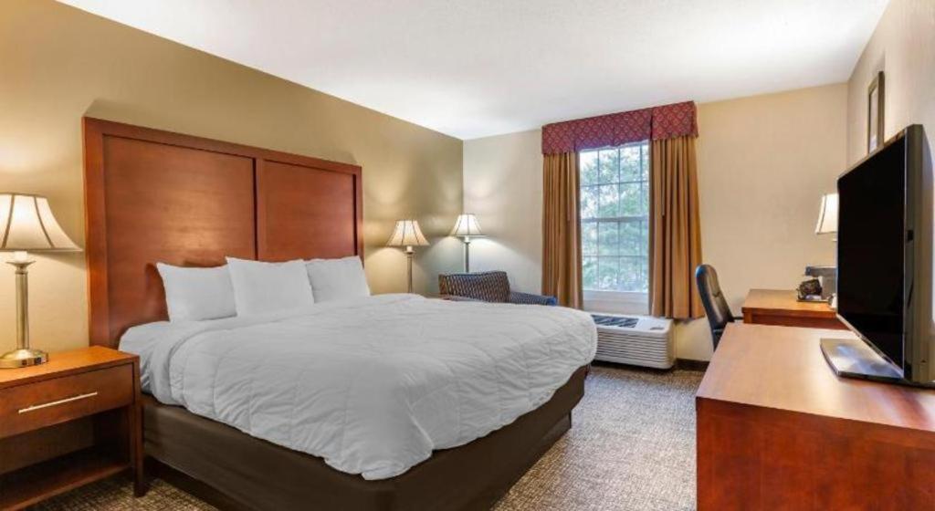 Comfort Foxboro - Mansfield Hotel 2*