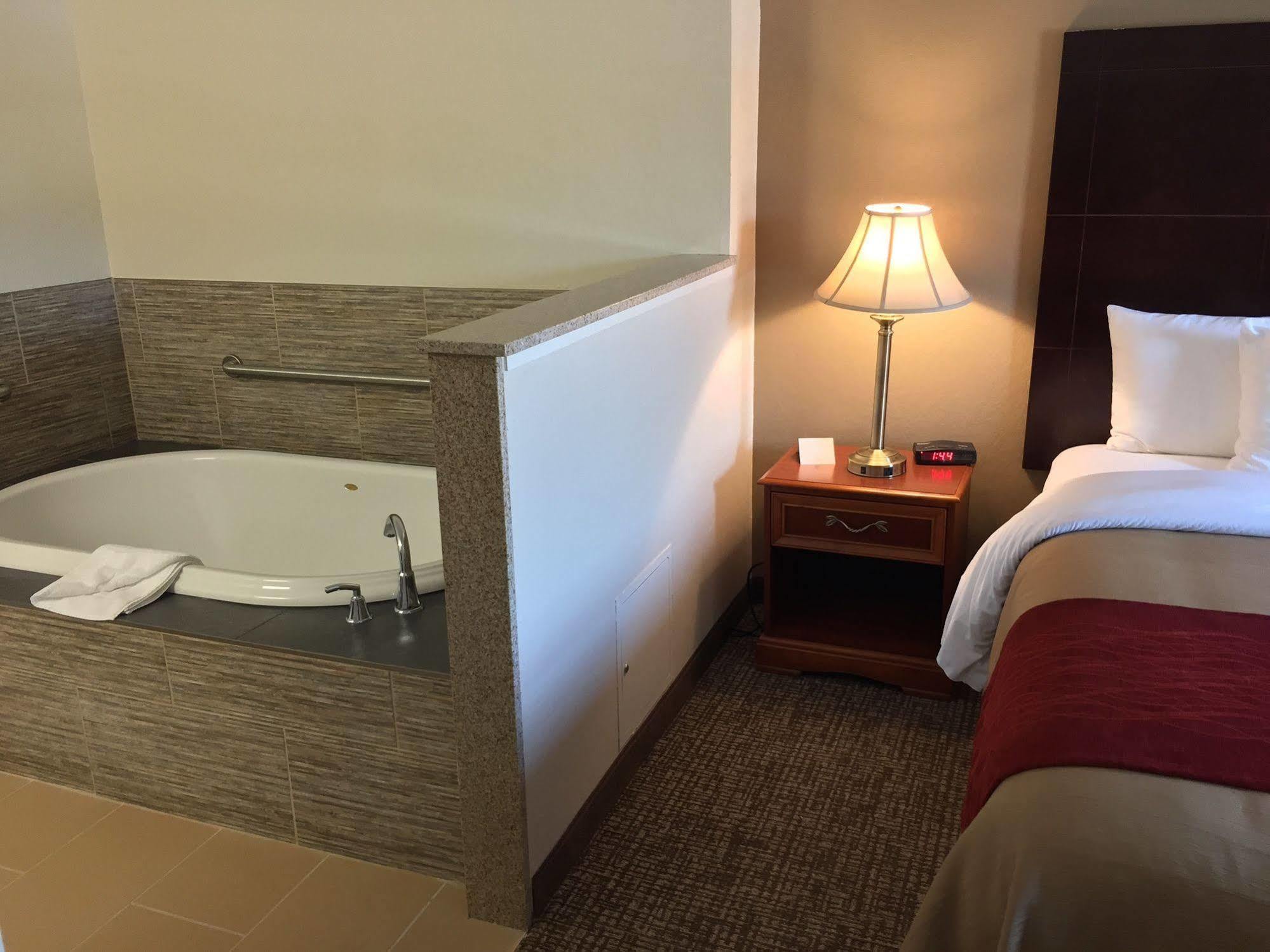 Comfort Foxboro - Mansfield Hotel